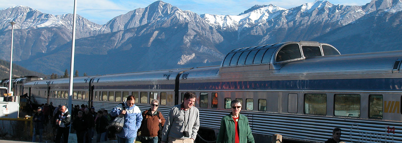 Read more about the article Why is a Rail & Coach Tour the Best Option to Explore the Rockies?