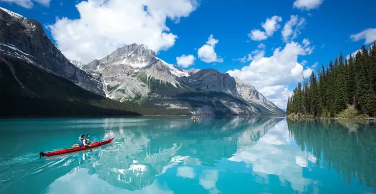 Activites-in-The-Canadian-Rockies-Canoeing-in-Maligne-Lake