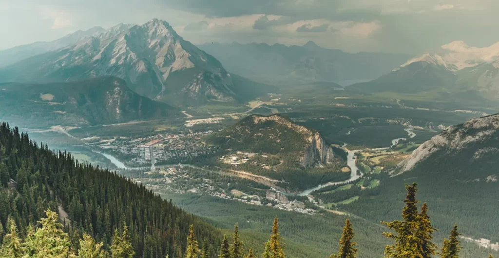 Activites-in-The-Canadian-Rockies-Sulphur-Mountain-Gondola-Ride