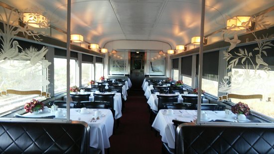 the-dining-car-on-via