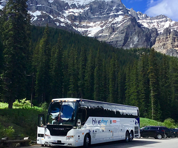 Motorcoach tours-on the Icefield Parkway