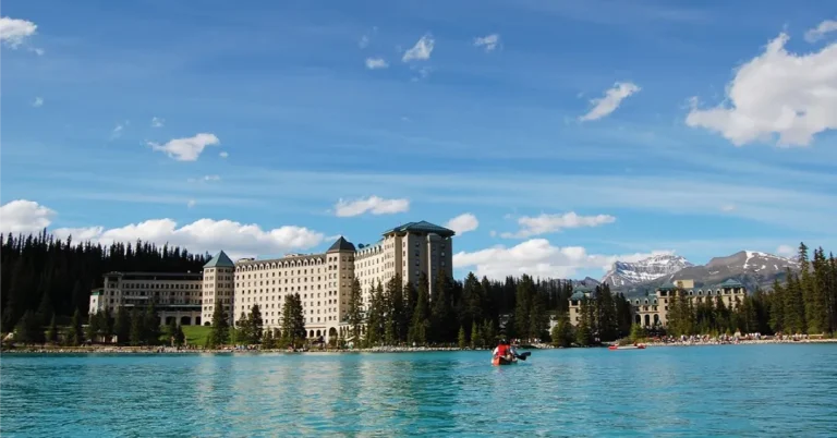 Read more about the article Chateau Lake Louise Guide