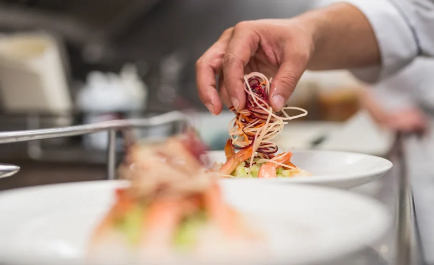 RM18_Onboard_GoldLeaf_Service_Culinary (1)