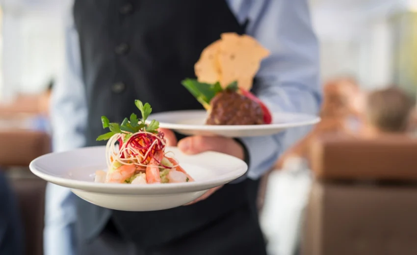 RM18_Onboard_GoldLeaf_Service_Culinary